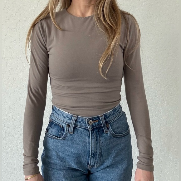 Abercrombie Taupe Long-Sleeve Bodysuit – Size Small - Picture 3 of 6